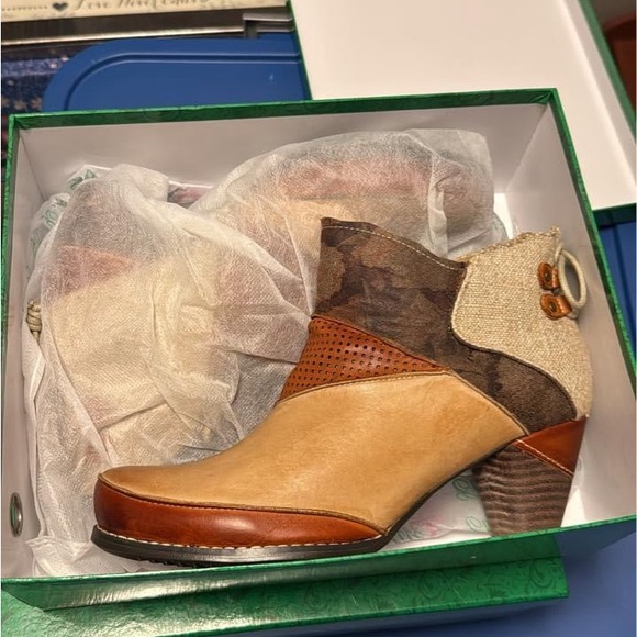 Booties - Picture 4 of 4